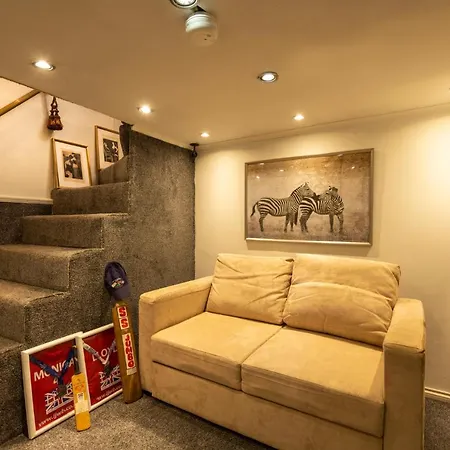 Homestay The Old Coach House *
