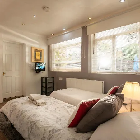 The Old Coach House Homestay *